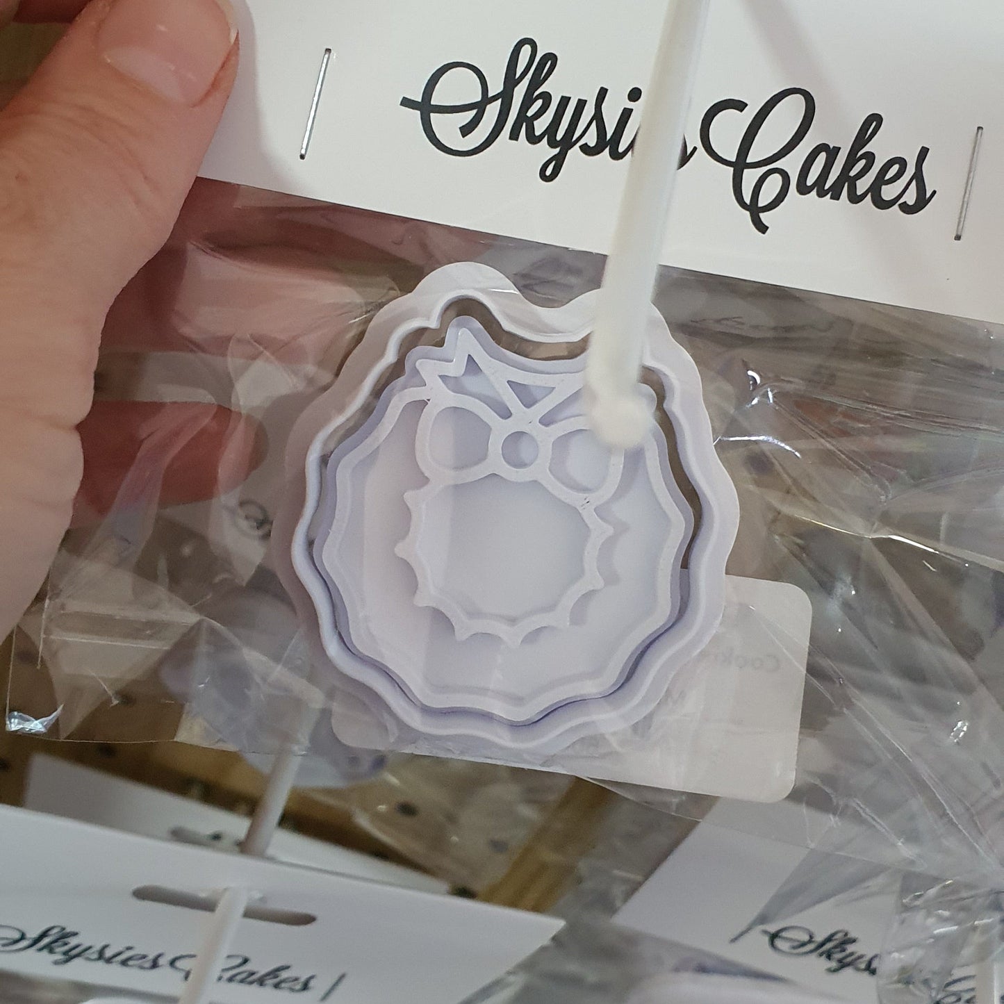 Cookie Cutter And Embosser Set - Mini Wreath.