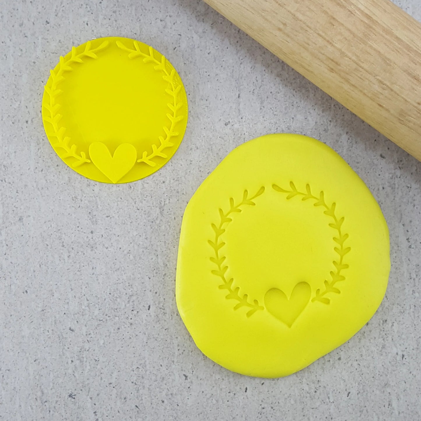 Custom Cookie Cutters Embosser - Heart Wreath Frame.