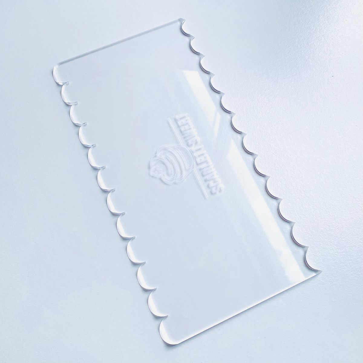Scarlett Sweet - Acrylic Scraper 23x12cm - Scallop