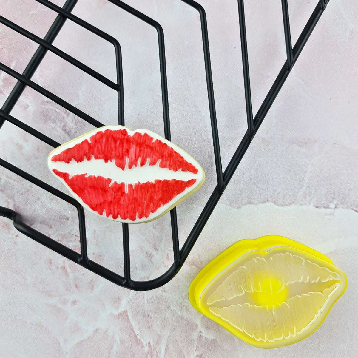Lips Cutter Custom Cookie Cutter - Mini Lips Cutter & Debosser Set. – Skysies Cakes