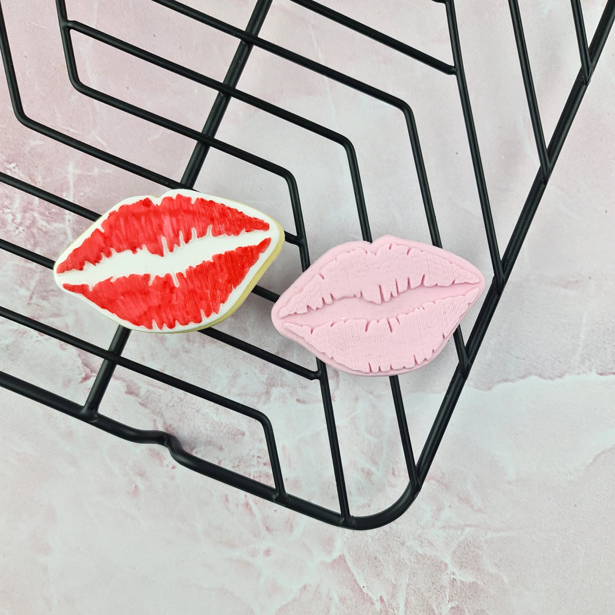 Lips Cutter Custom Cookie Cutter - Mini Lips Cutter & Debosser Set. – Skysies Cakes
