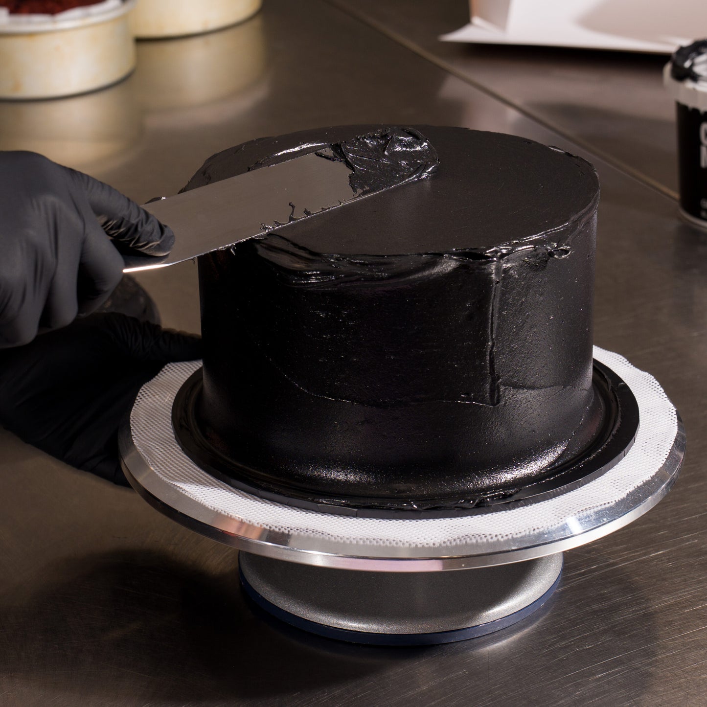 Colour Mill - Gloss Frost Buttercream - Black 1L