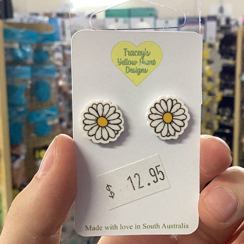 Tracey's Yellow Heart Designs - Medium White Daisy Earring