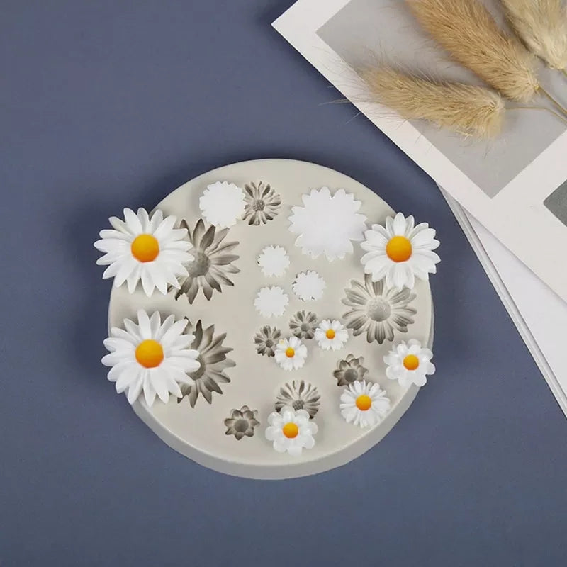 Silicone Mould - Mini Daisies - S453