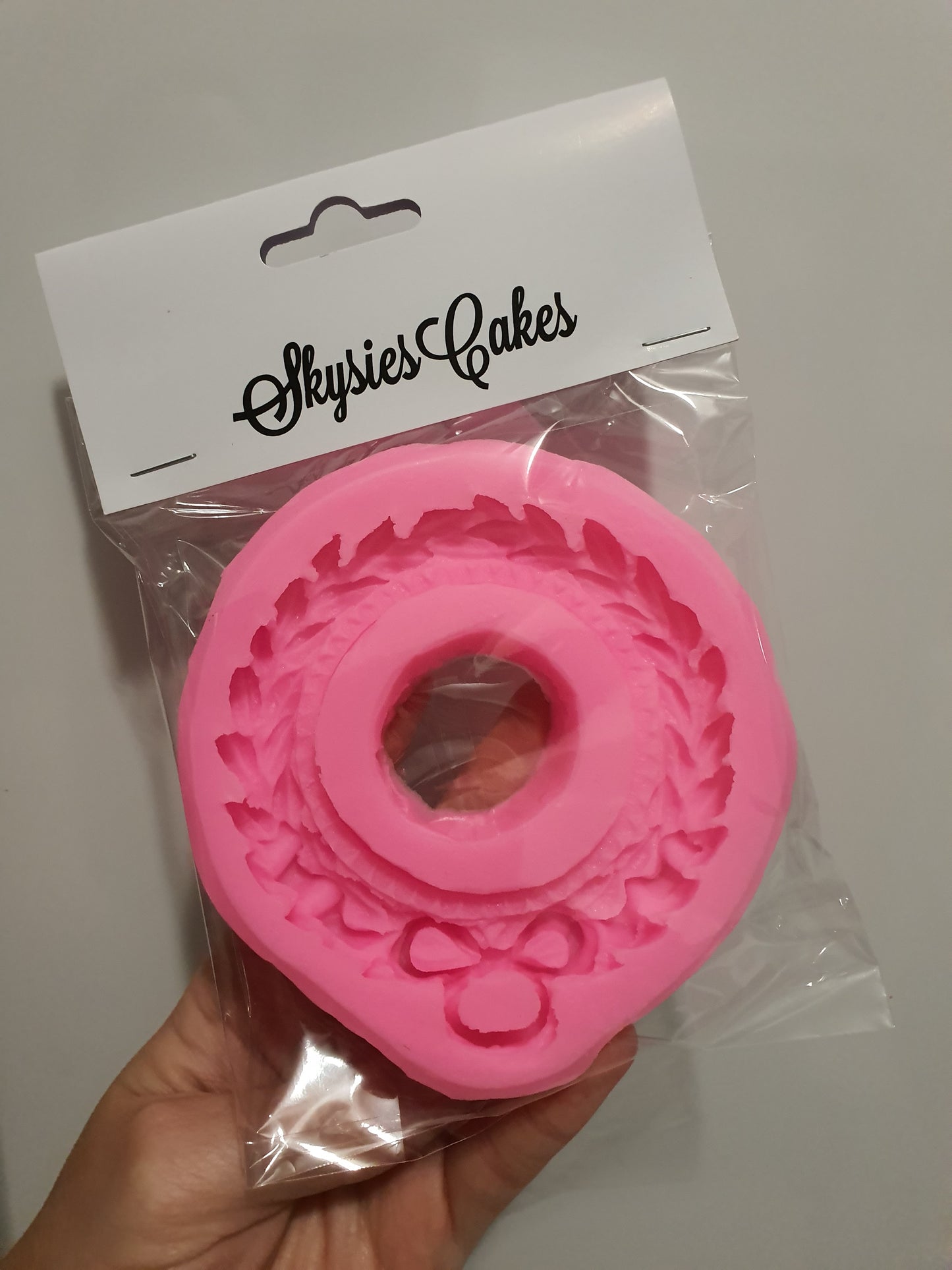 Silicone Mould - Wreath with Bow - S375.