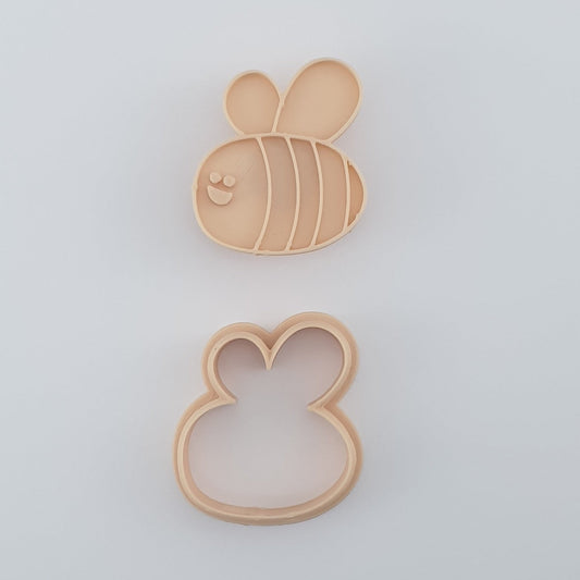 Little Biskut Small Bee Cutter & Embosser Set.