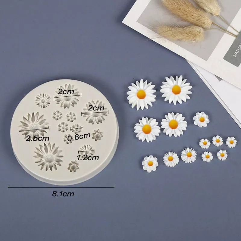 Silicone Mould - Mini Daisies - S453