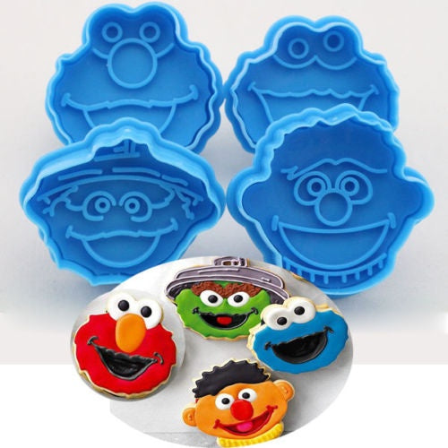 4PC Sesame Street Plunger Cutter Set.