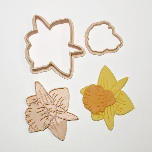 Little Biskut Daffodil Cutter and Embosser Set.