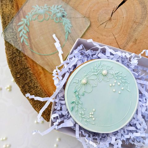 Create-a-Cutter - Floral Round Frame Debosser