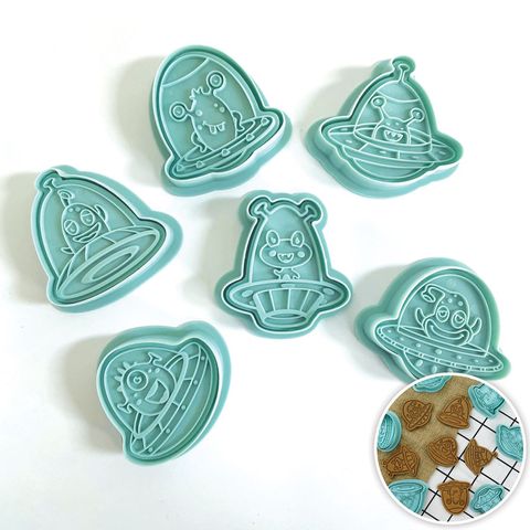 Cake craft Space Aliens Cookie Cutters - 6 Piece Set.