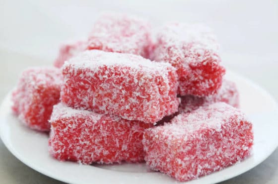 1KG Raspberry Lamington Dip